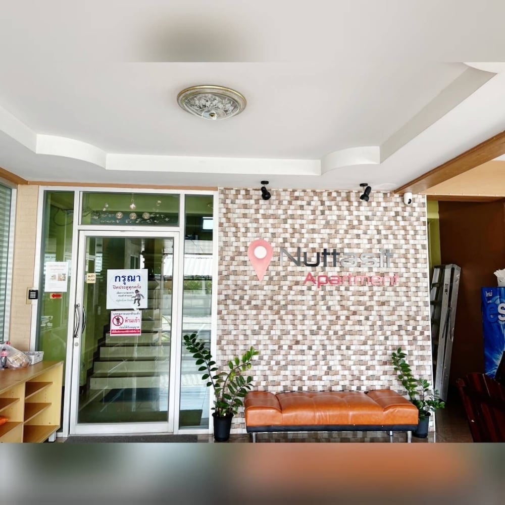 Nuttasit Apartment