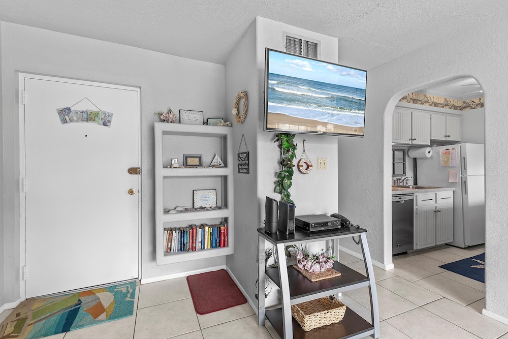 Colony Beach Club 209