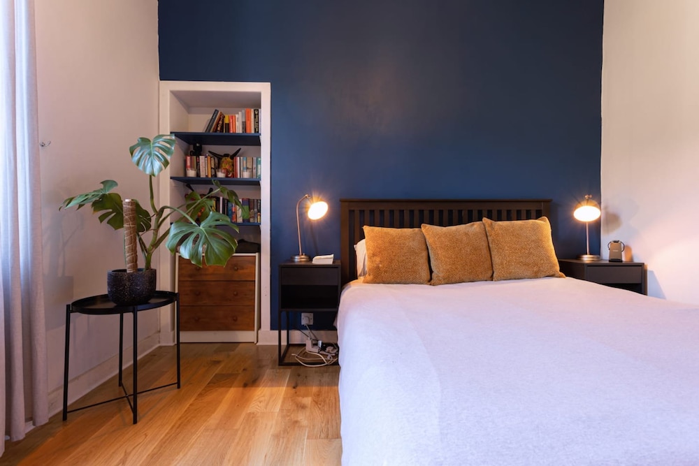 Modern and Jazzy 2 Bedroom House in Edinburgh view 4