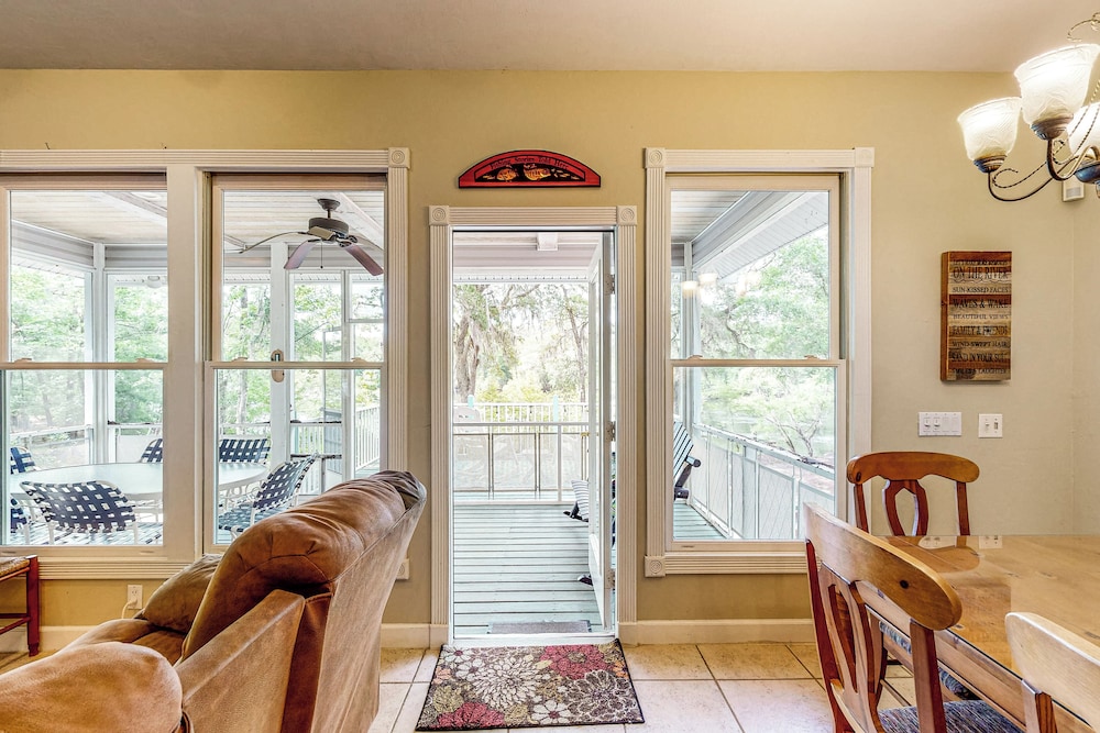 Charming Suwanee House and Bungalow!