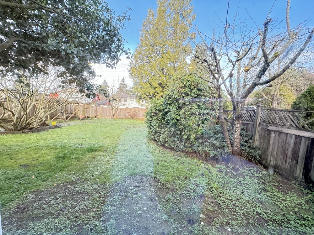 Quite House near Vancouver Airport view 5