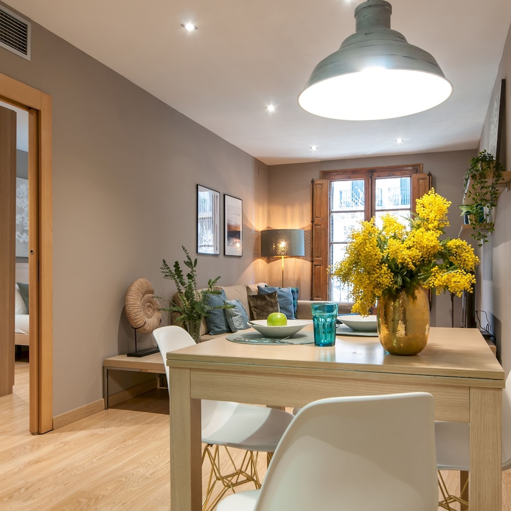 Paseo DE Gracia Modernist Apartment TWO BED TWO Bath By Myrentalhost