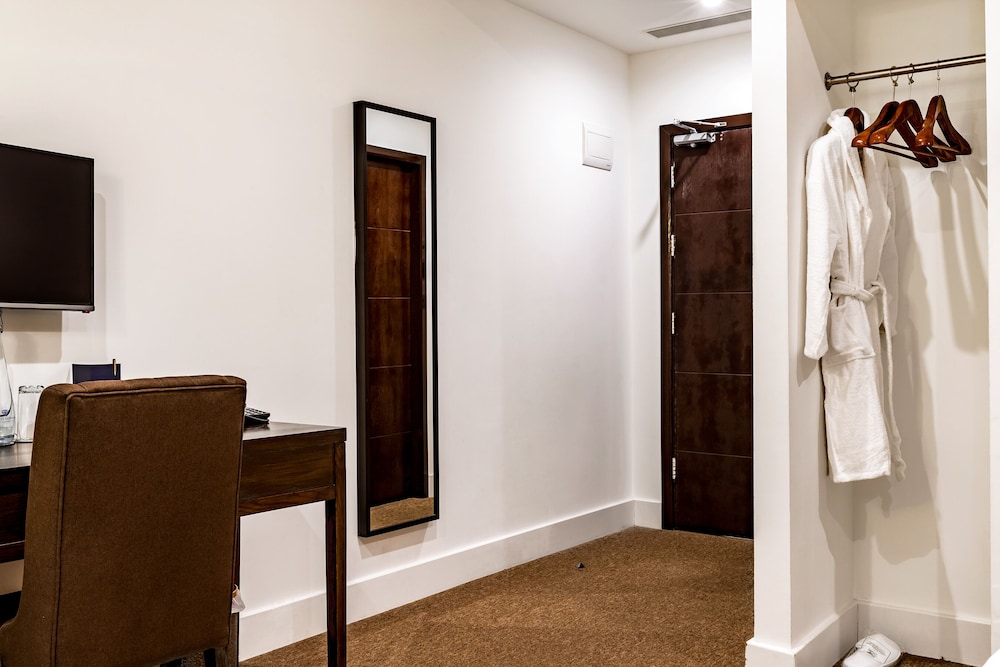 Croydon Vacations - Grand Sapphire Hotel  Banqueting - Property Image 5