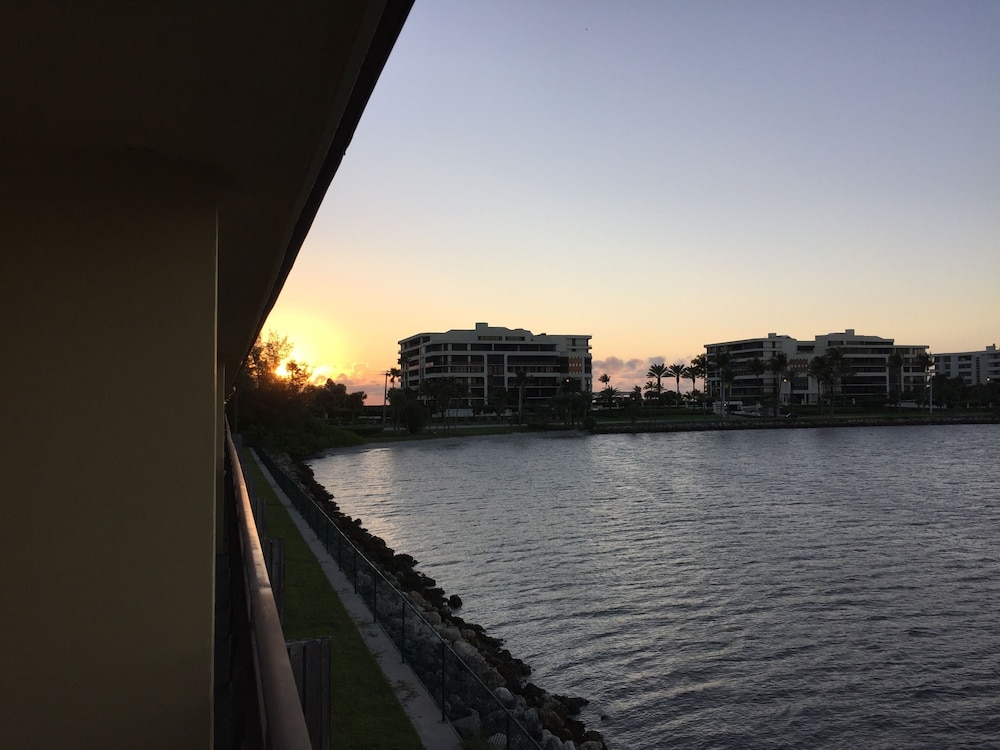 Palm Beach Waterfront Suites