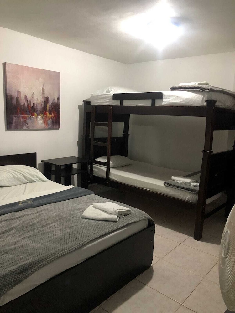 Memphis Hostal - Hostel