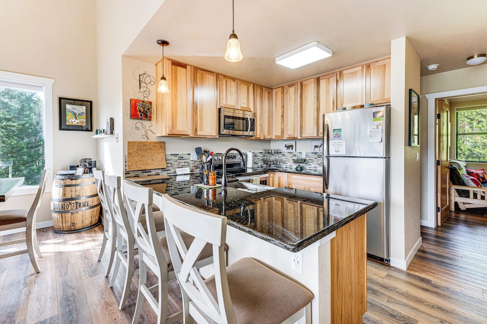 2 Mi to Winter Park Slopes: Mtn-view Condo!