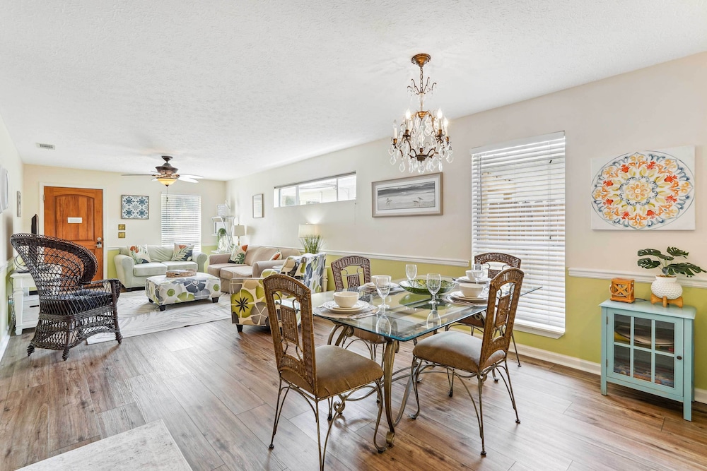 Breezy PCB Vacation Rental w/ Lanai, Walk to Ocean