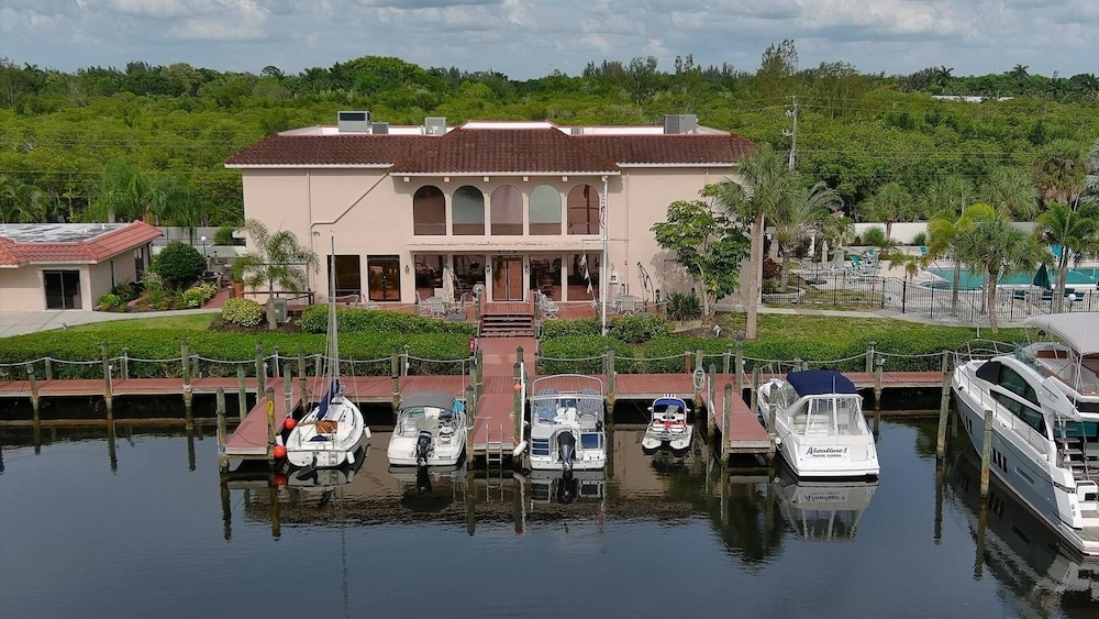 Quiet Condo Near Downtown Punta Gorda 2 Bedroom Condo