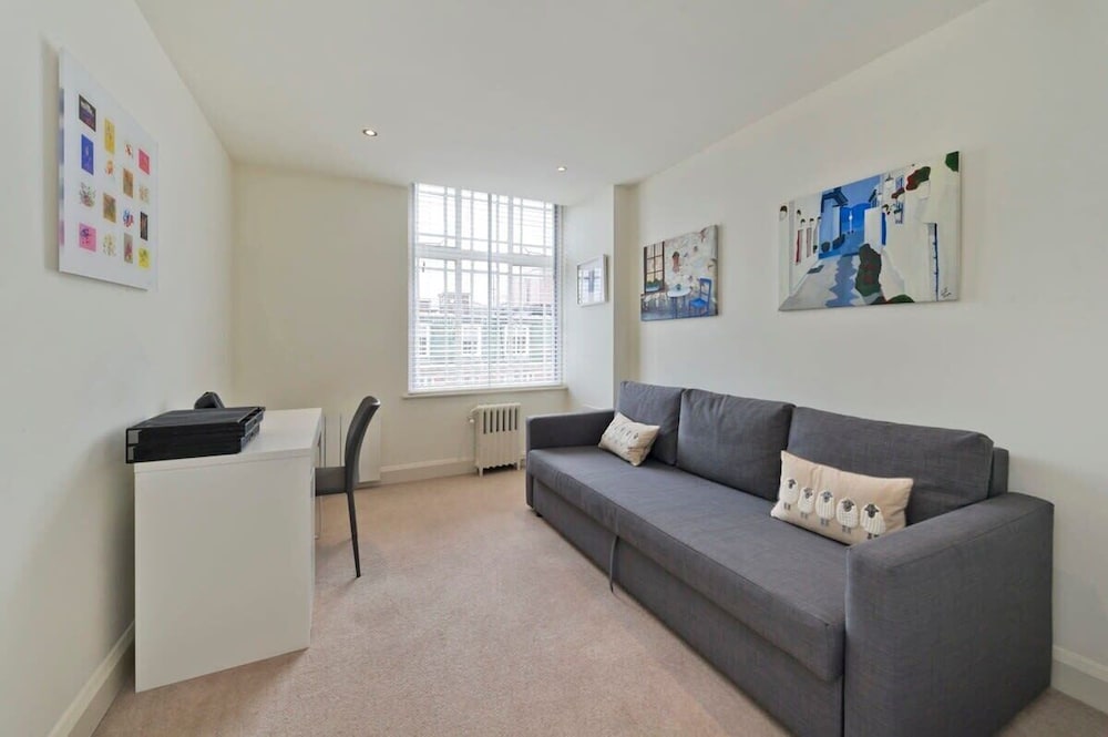 2 Bedroom Apartment - Bayswater