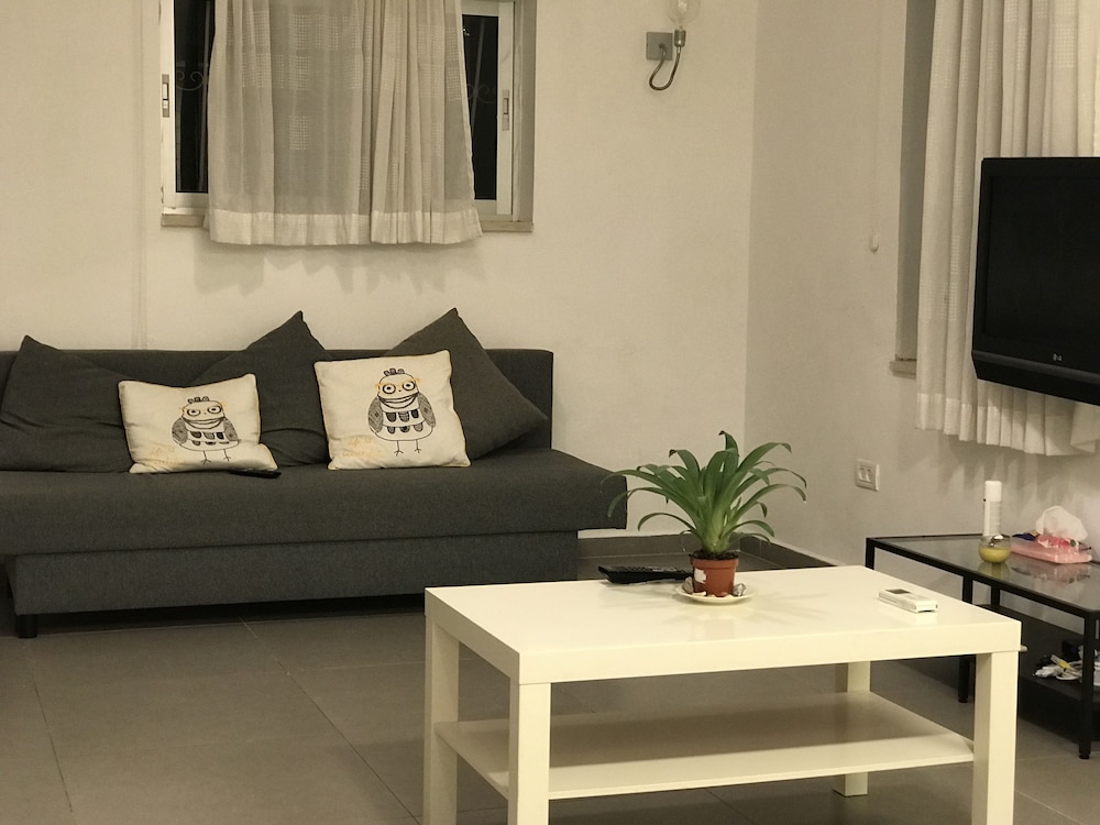 2Rooms Perfect Location 1Min to Beach