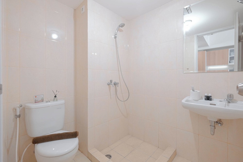Comfortable Design Studio At Springlake Summarecon Bekasi Apartment