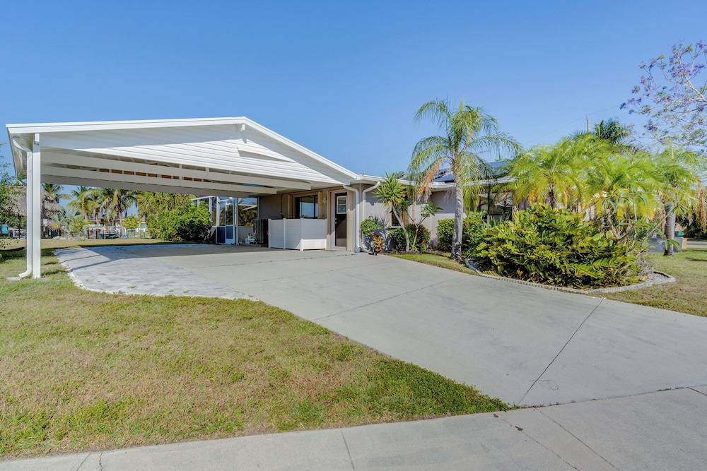 Port Charlotte Home w/ Lanai & Saltwater Pool!