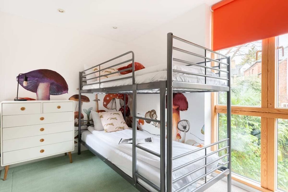 The Glasshouse Escape - 5BDR Victorian Jewel with Modern Twists in Jericho