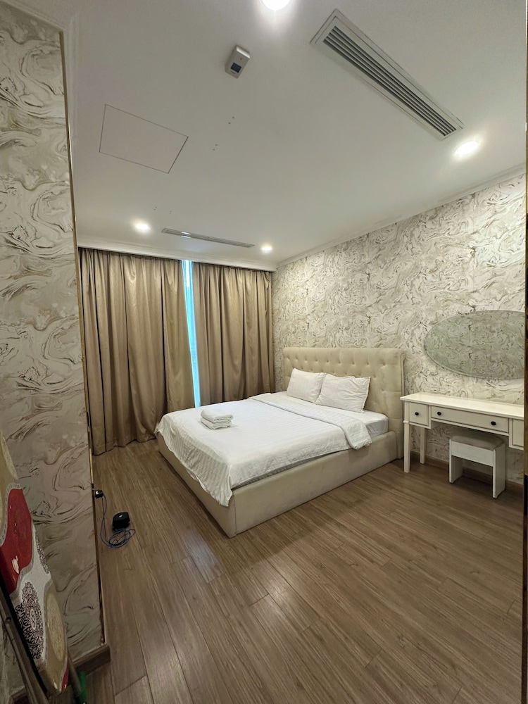 The Aquamarine Landmark Suites - Poolside Access at L4B