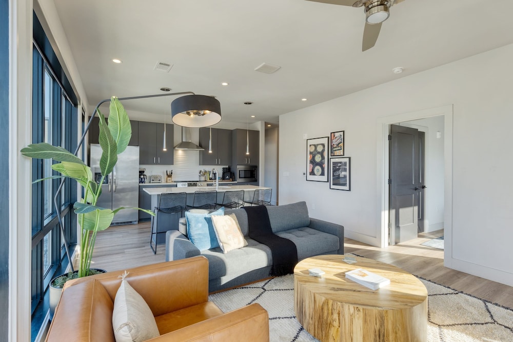Honkey-tonk by Avantstay New Modern 2bdr in Walkable Midtown w Gym Pool