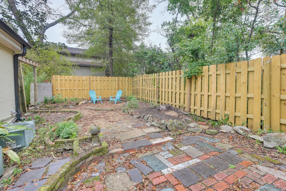 Peaceful Townhome: 2 Mi to Downtown Montgomery!