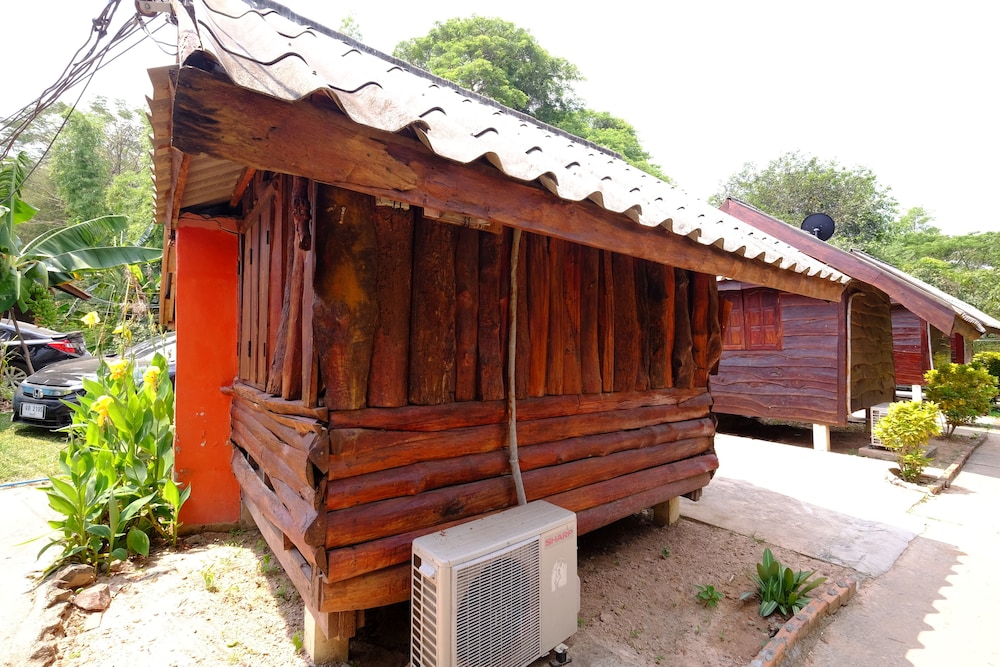 Baanpakrimklong Sukhamon Homestay & Resort