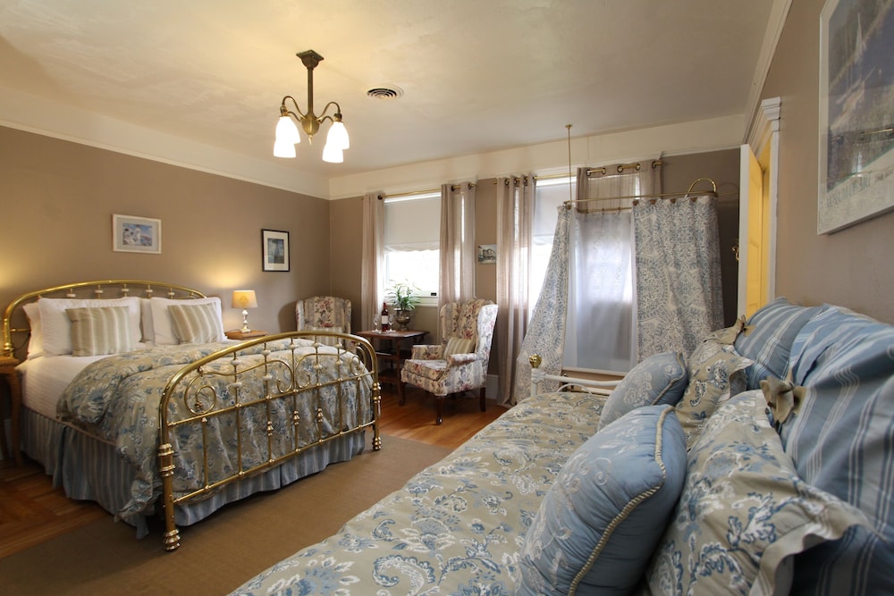 Kelley & Young Wine Garden Inn