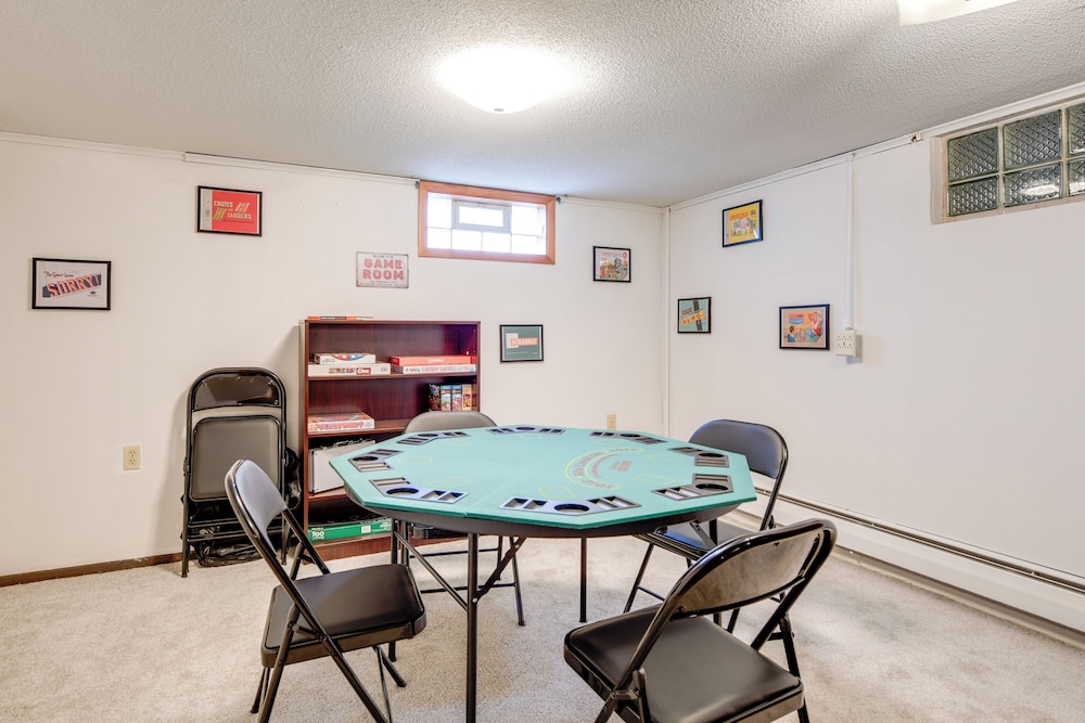 Deck & Seasonal Pool: Spacious Home Near Buffalo!