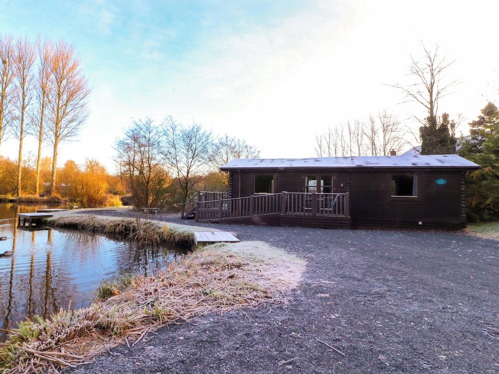 Lakeside Lodge