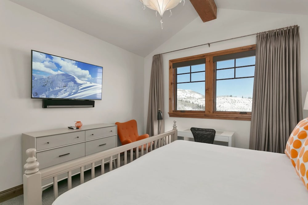 Grand Lodge - Four Bedroom #302 - Ski-in/ski-out 4 Condo