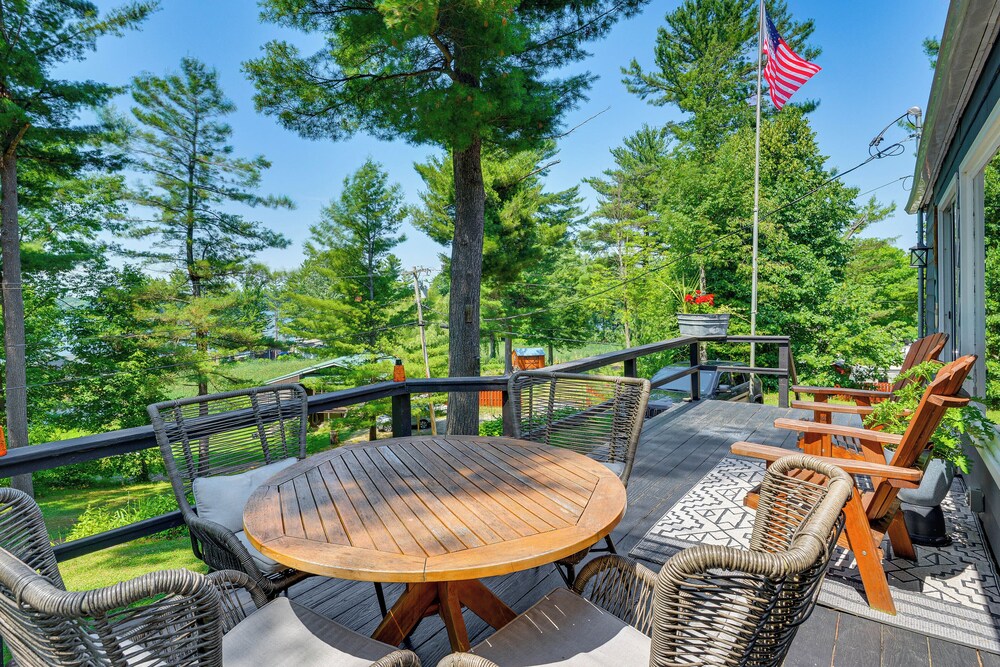 Fishing & Boating Paradise: St Lawrence River Home