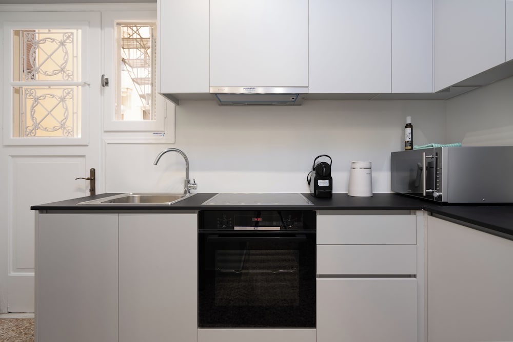 Modern apartment near Lycabettus hill with balcony