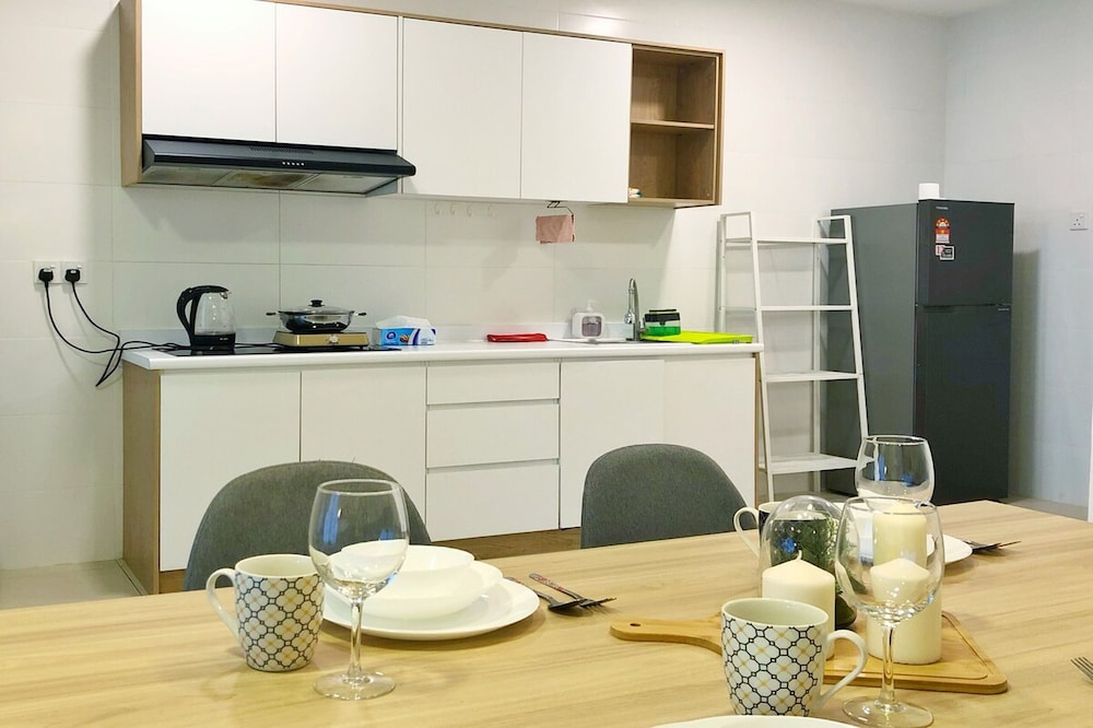 The Reizz Residence by Emily in Town