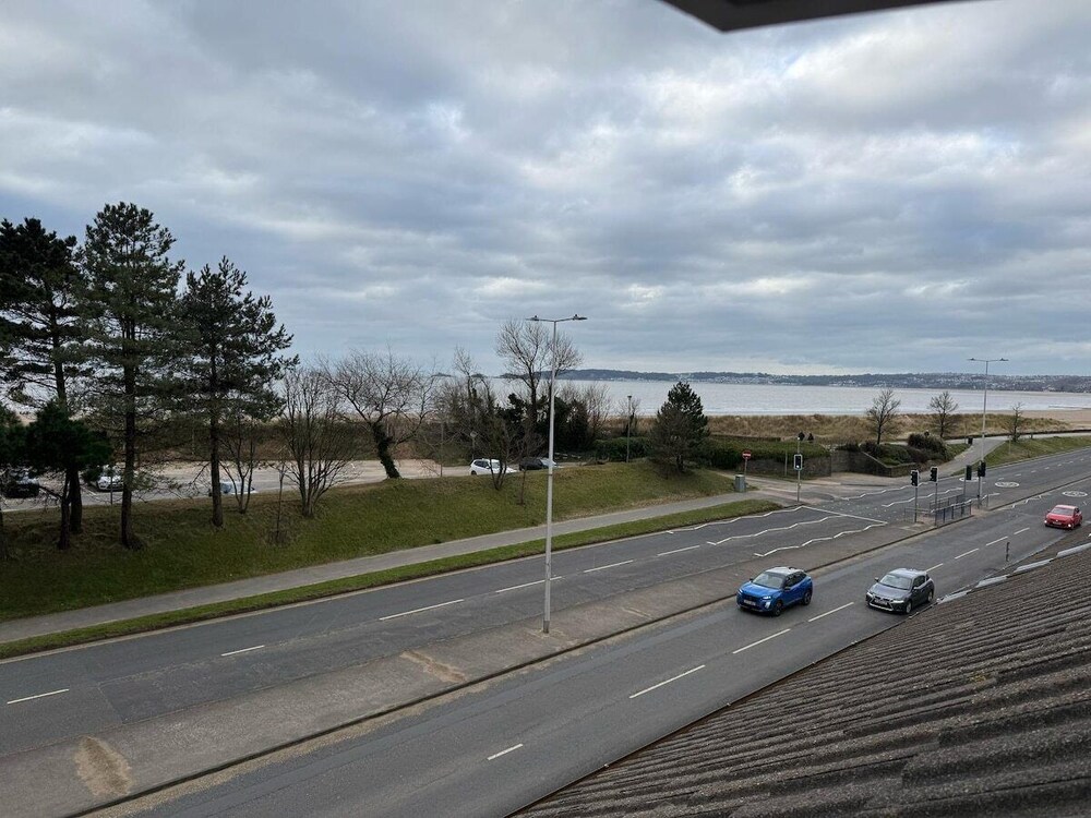 Bayview 1-bed Swansea Retreat