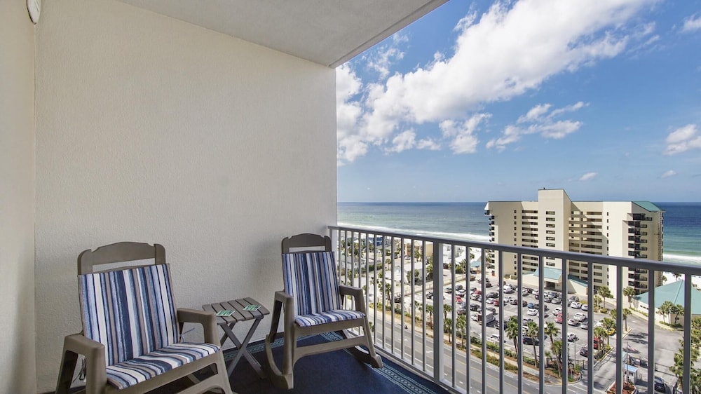 Laketown Wharf 1116