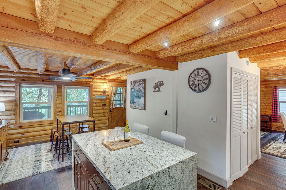 Cabin ~ 1 Mi to Lake Gregory & Hiking!