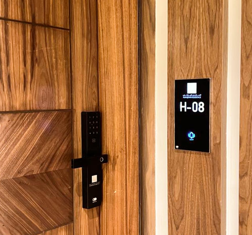 Kease Yasmin H-8 Royal Touch AX65
