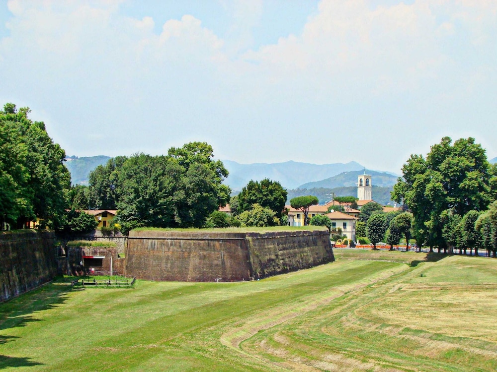 Lucca Retreat With Pool view 5
