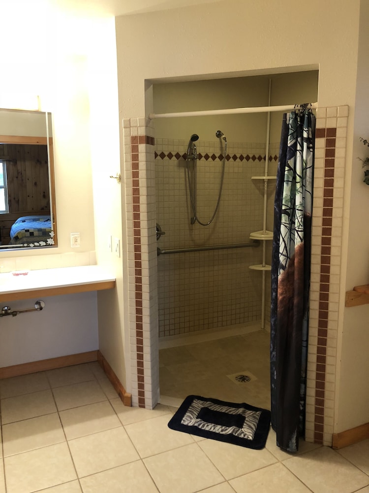 Sunset Pines Resort - Property Image 11