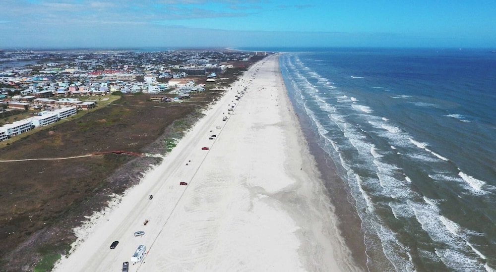 Sleeps 16 2 Beachfront Condos, Pool+pickleball+tennis Island Retreat Complex
