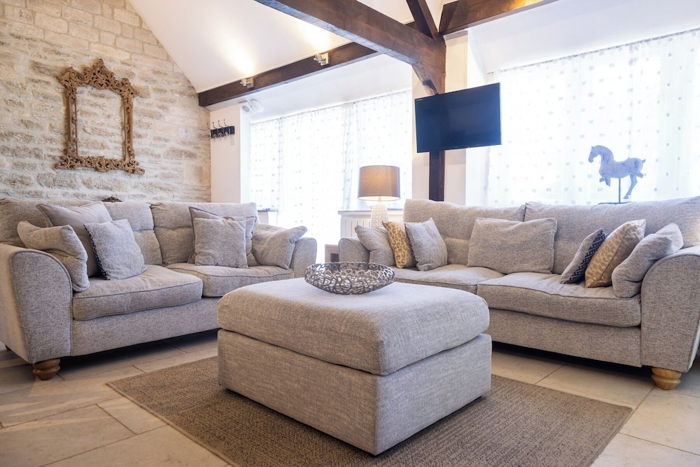The Dovecote, Rowden Manor- Sleeps 6 & Parking