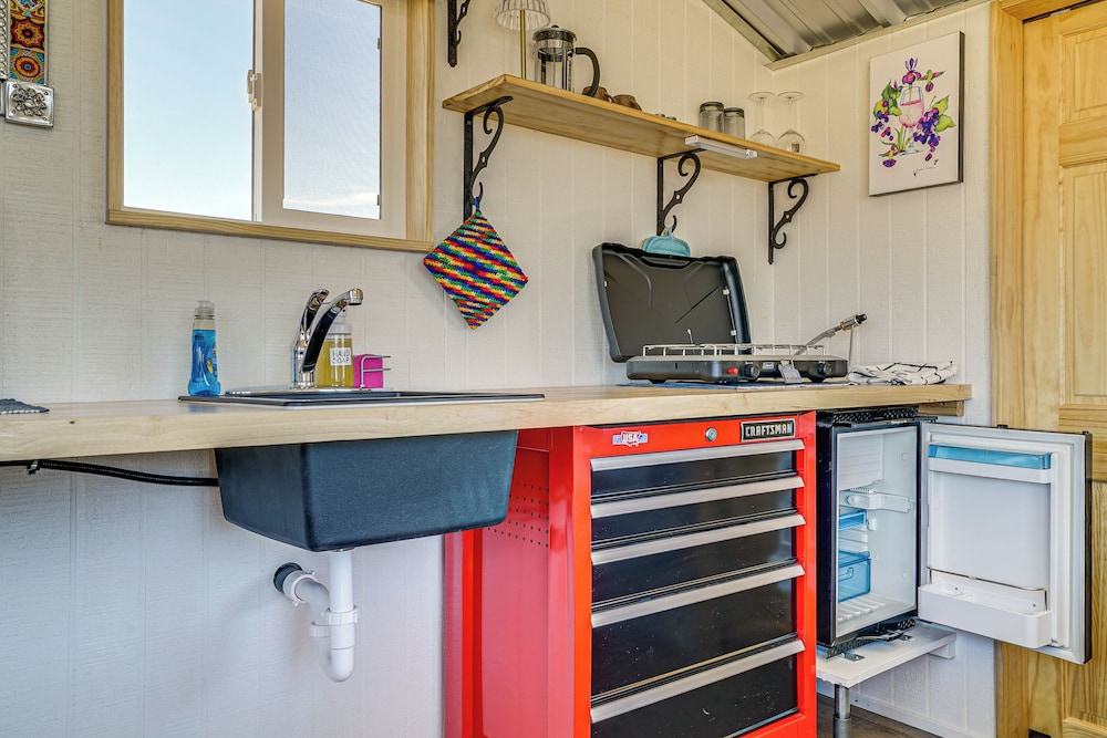 Tiny Home Studio: New Mexico Nature Retreat!