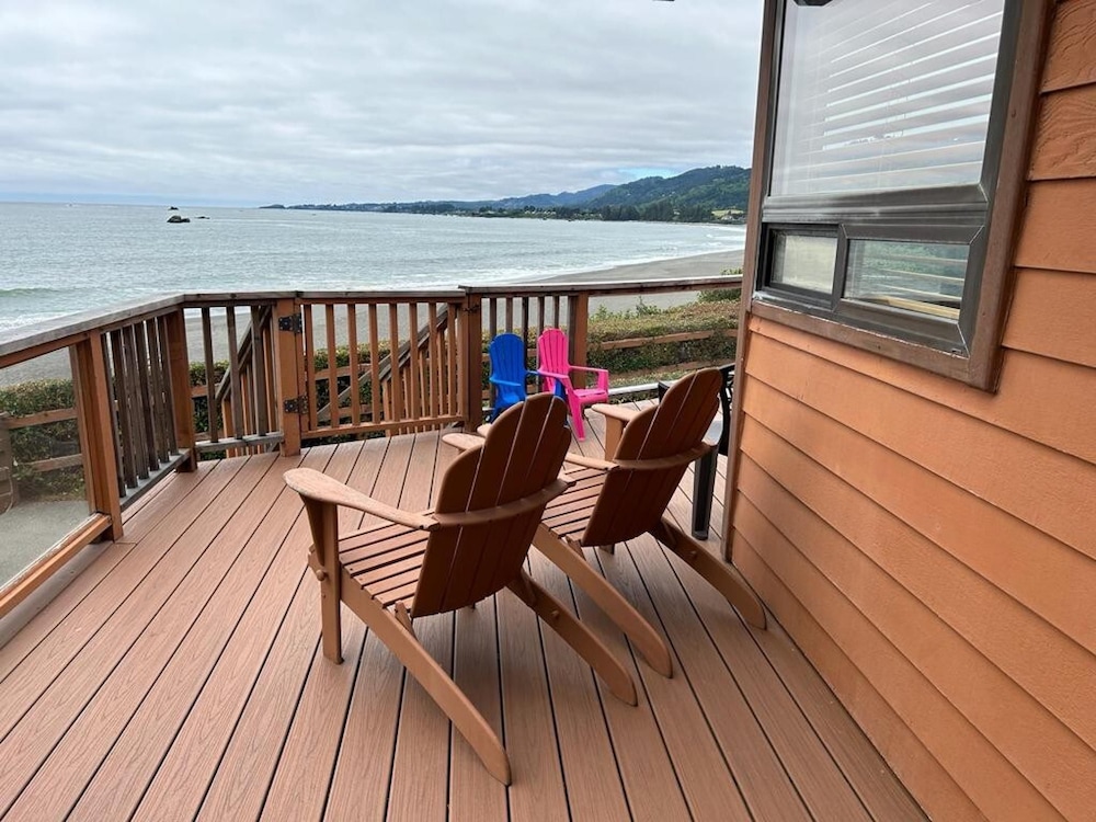 Oceanfront Cabin 3 w Jacuzzi Impressive Views