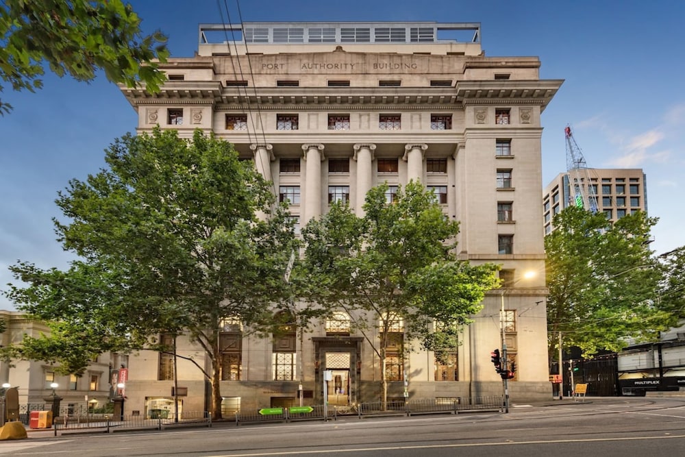 1-bedroom Unit in Classic Melbourne CBD Building!