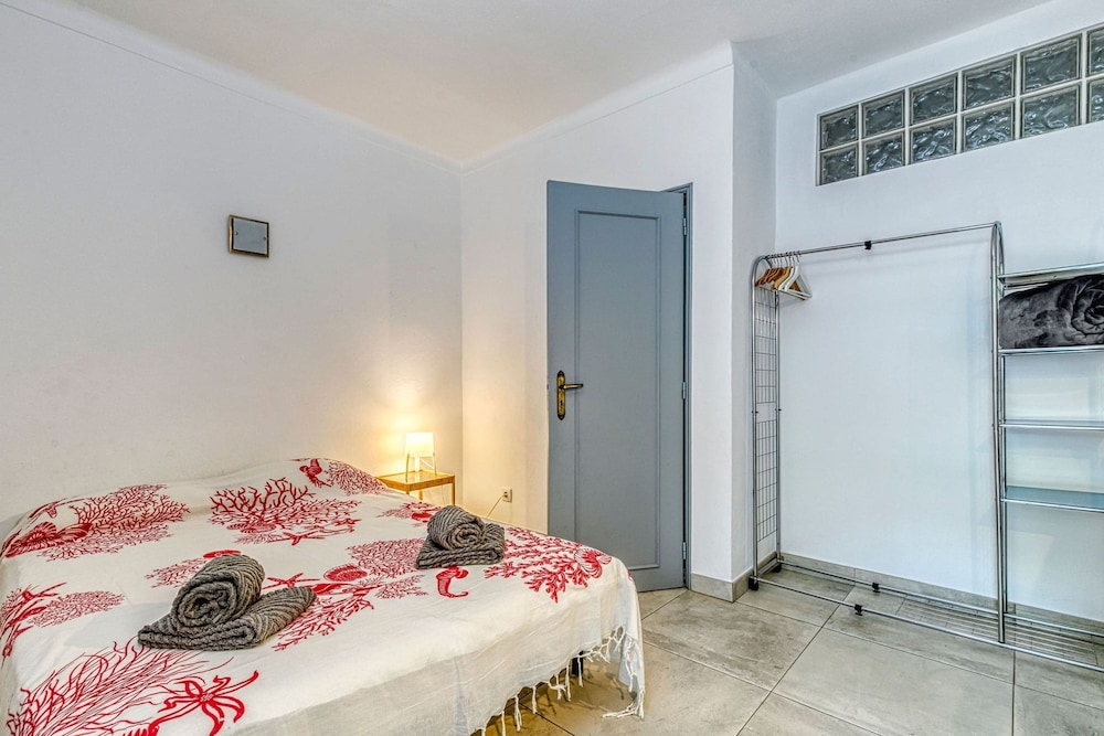 Azula Bright and Airy 2 Bedroom Apartment With p
