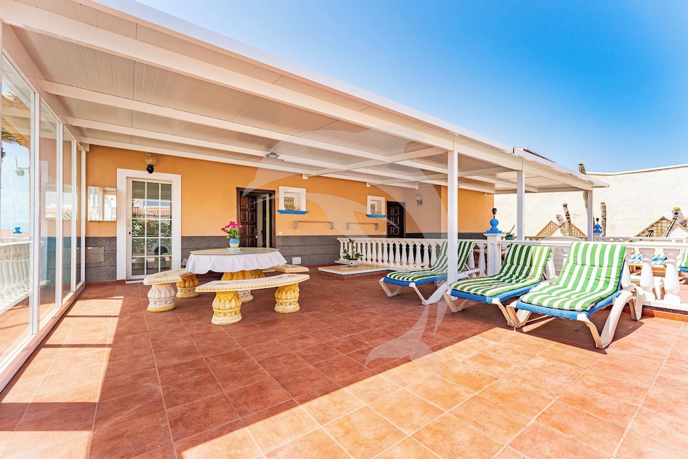 El Médano Apartment With Stunning Pool Views