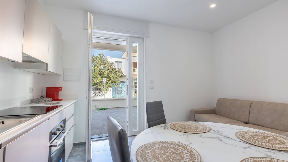 Sole Apartment 1 - Central Marina With Modern Furnishings