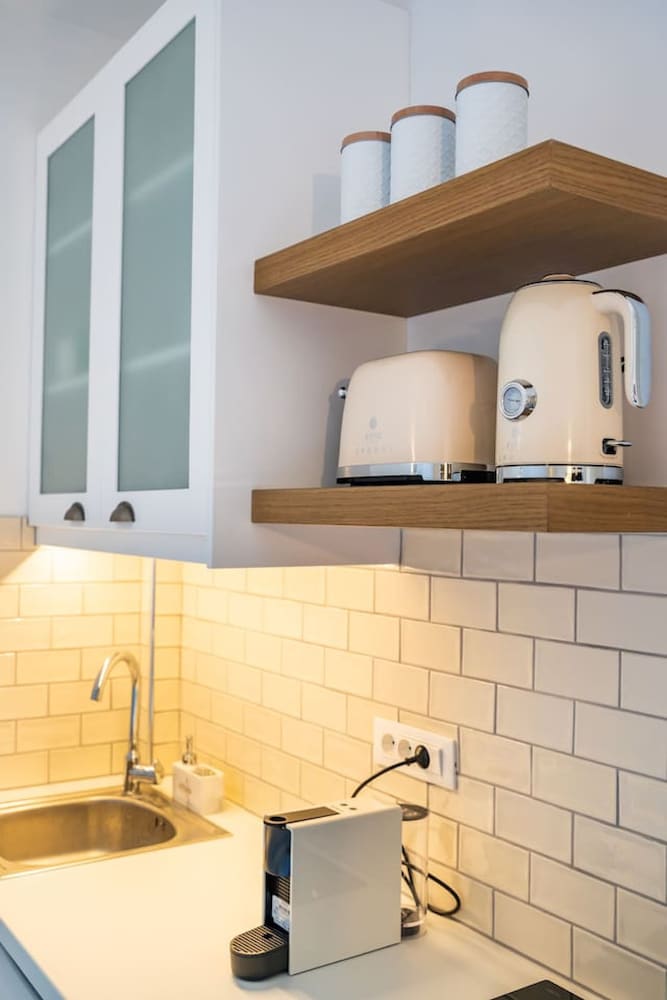 Yploui Suites 1 in Kira Panagia