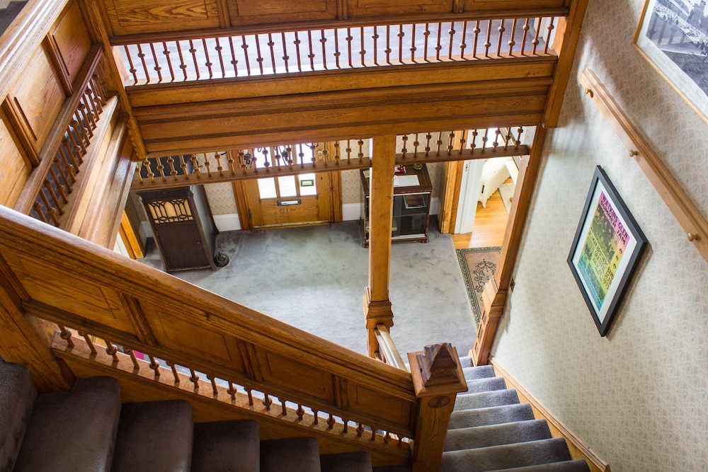 Hudson Manor Bed and Breakfast