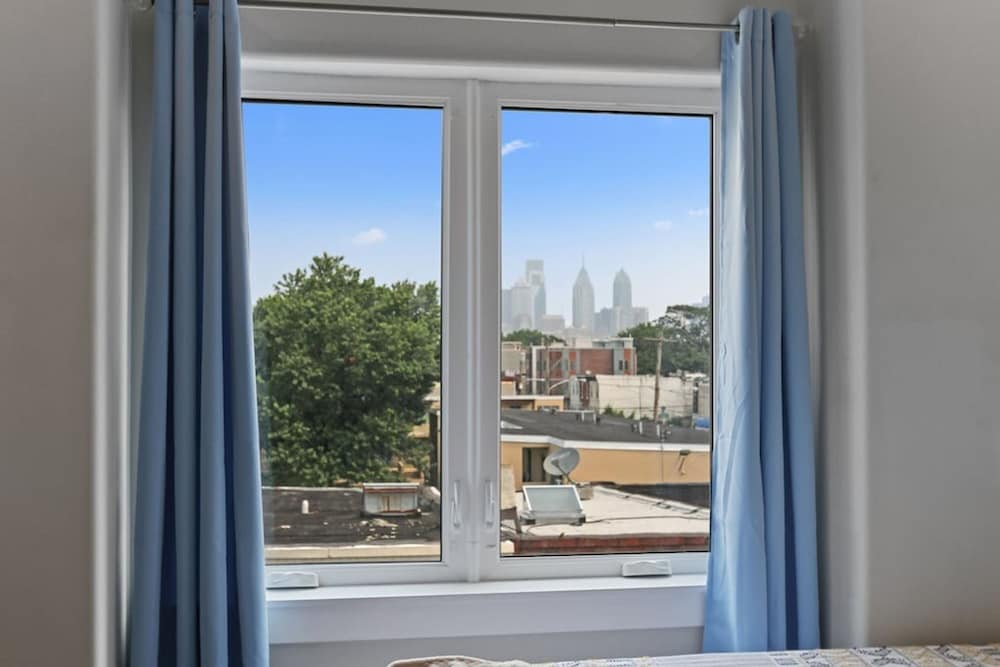 Luxury Roofdeck Retreat 4-bdrm Near Penn Chop