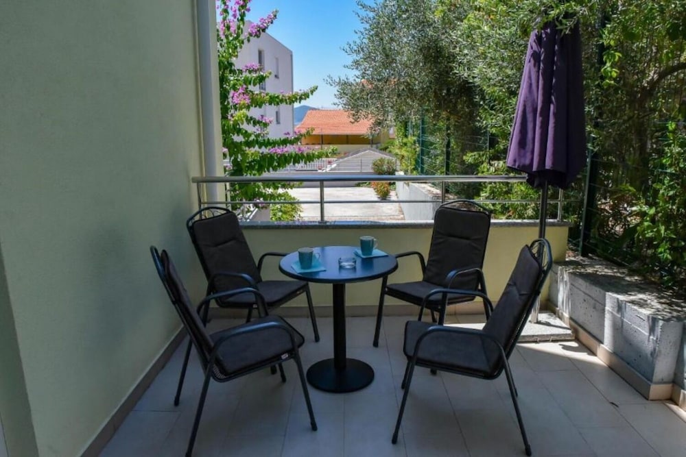 Mali Princ - Modern and Comfortable - A1 view 3
