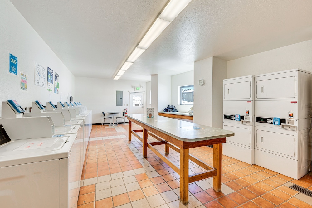 Fraser Condo w/ Ski Shuttle & Resort Amenities!