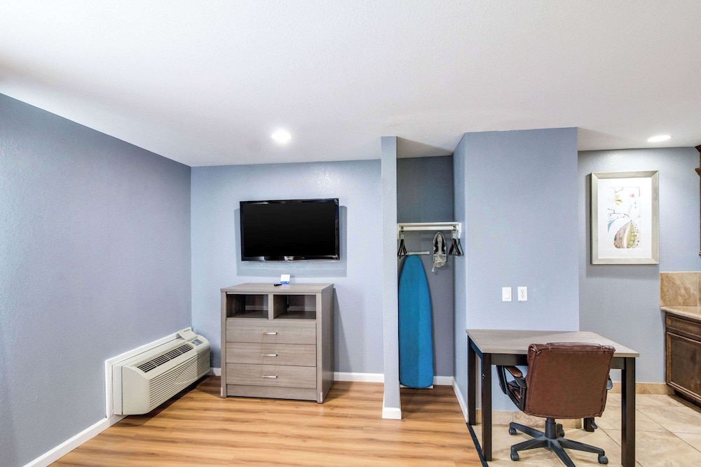 Rodeway Inn & Suites Port Arthur - Groves