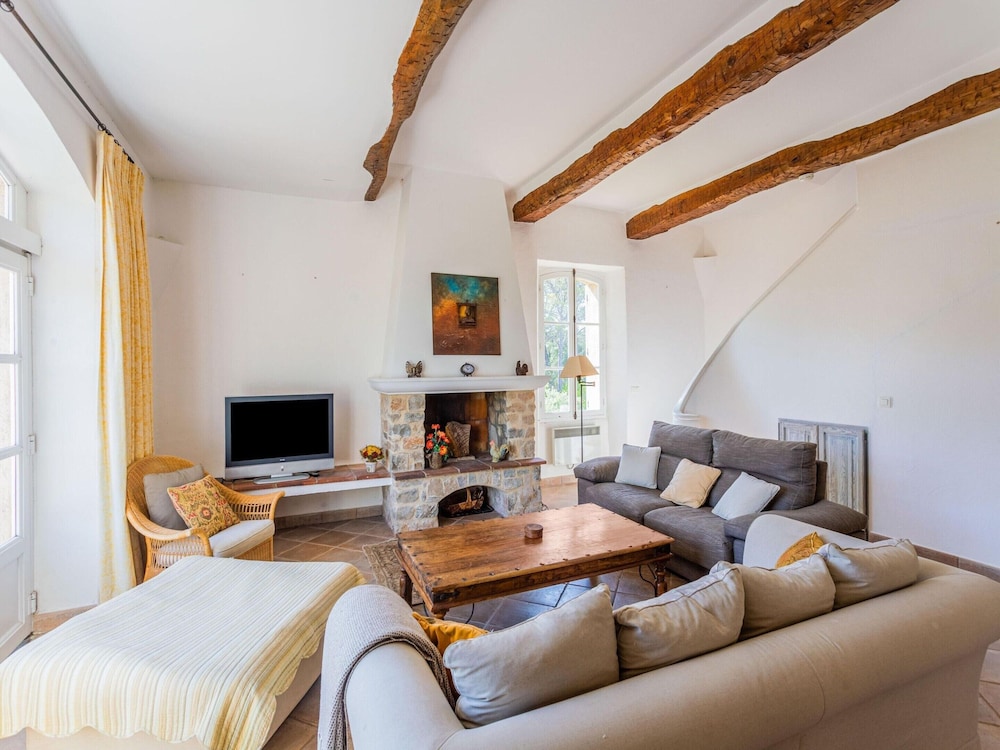 Chateau in Lorgues With Pool & Vineyard Views