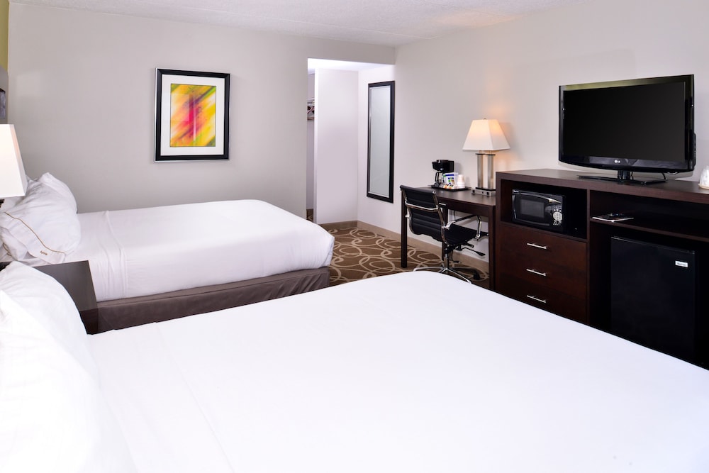 St Louis Vacations - Elimwood Hotel, A Ramada by Wyndham - Property Image 3